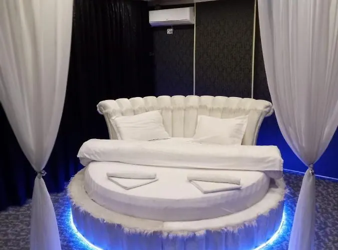 Ely's Mansion-24h Check-in Готель типу 