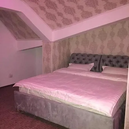 Ely's Mansion-24h Check-in לינה וארוחת בוקר