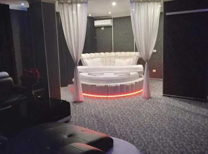 Ely's Mansion-24h Check-in 3*